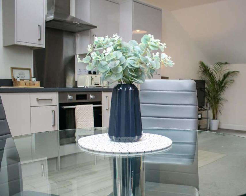 Luxe Living Guest House-Sleeps 6-Private Parking-Free Wifi-Beach-City Swansea Ngoại thất bức ảnh