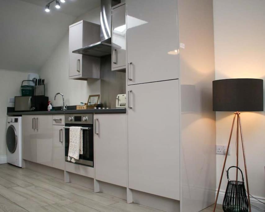 Luxe Living Guest House-Sleeps 6-Private Parking-Free Wifi-Beach-City Swansea Ngoại thất bức ảnh