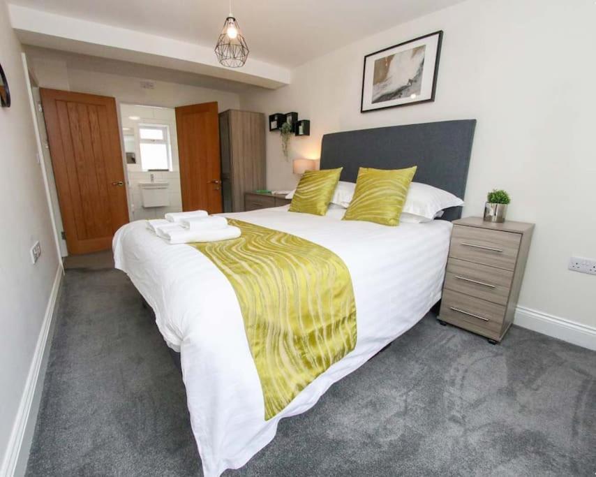 Luxe Living Guest House-Sleeps 6-Private Parking-Free Wifi-Beach-City Swansea Ngoại thất bức ảnh